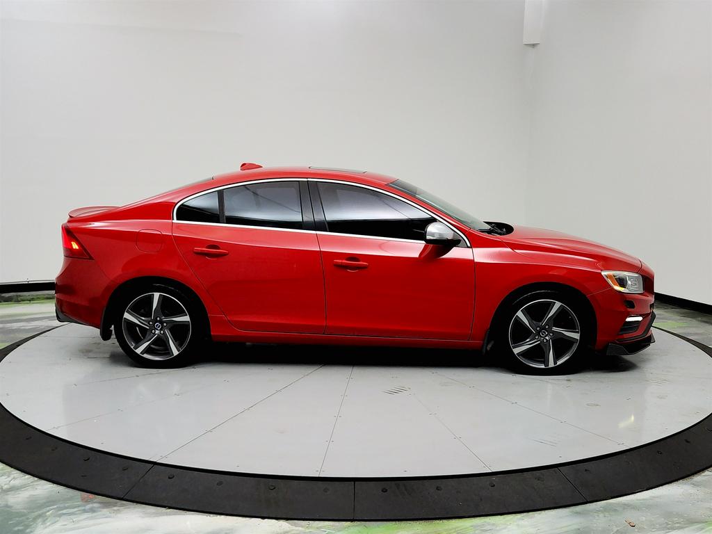 2015 Volvo S60 T6 R-Design photo