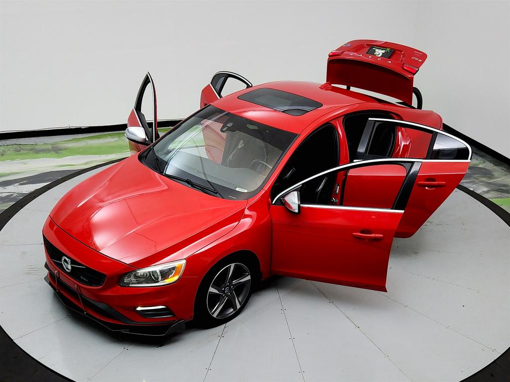 2015 Volvo S60 T6 R-Design photo