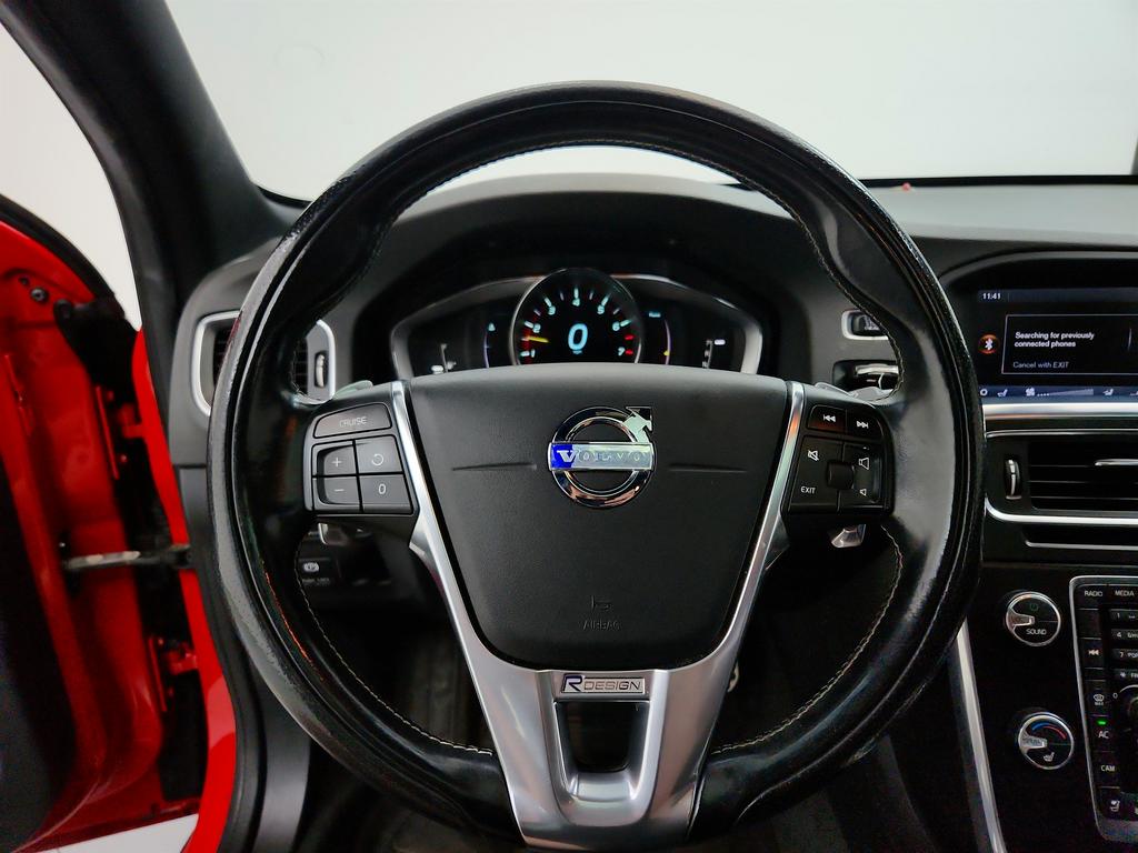 2015 Volvo S60 T6 R-Design photo