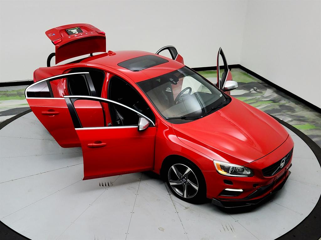2015 Volvo S60 T6 R-Design photo