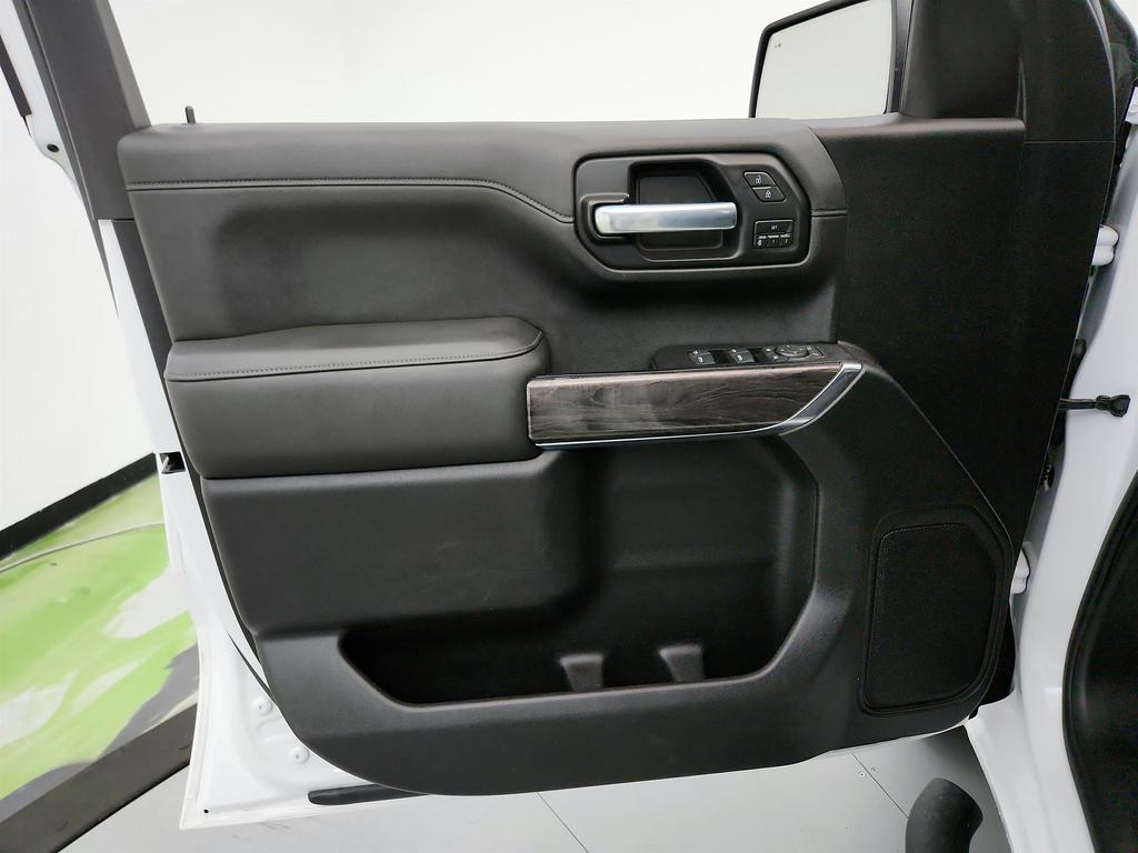 2019 Chevrolet Silverado 1500 LTZ photo