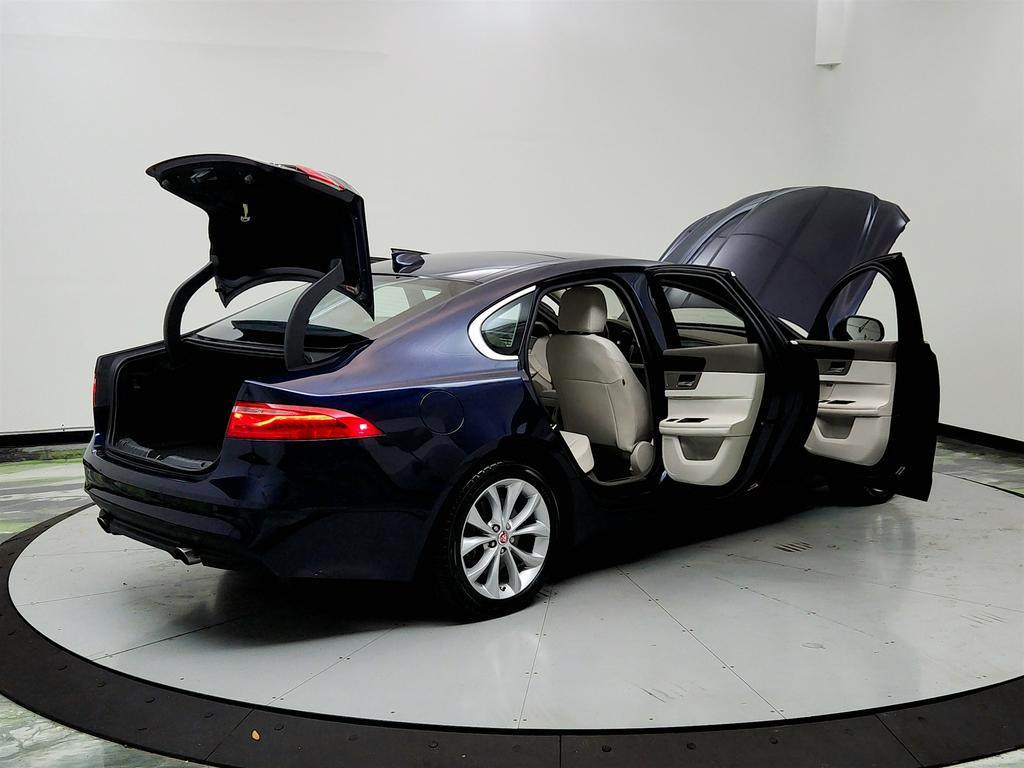 2018 Jaguar XF 25t Premium photo
