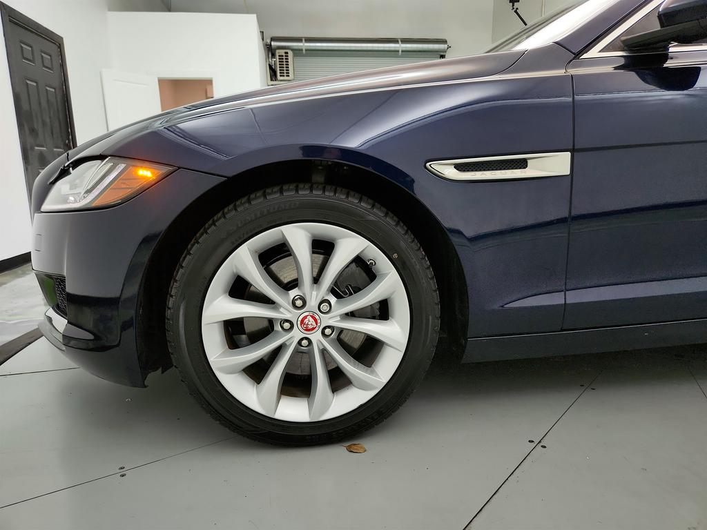 2018 Jaguar XF 25t Premium photo