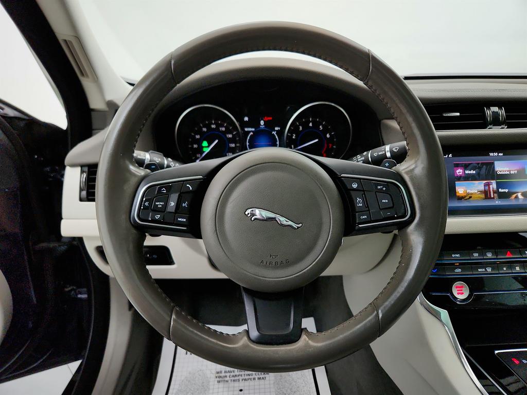 2018 Jaguar XF 25t Premium photo