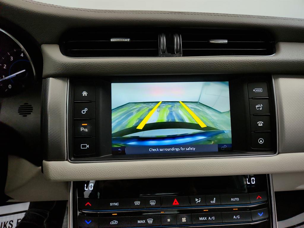 2018 Jaguar XF 25t Premium photo