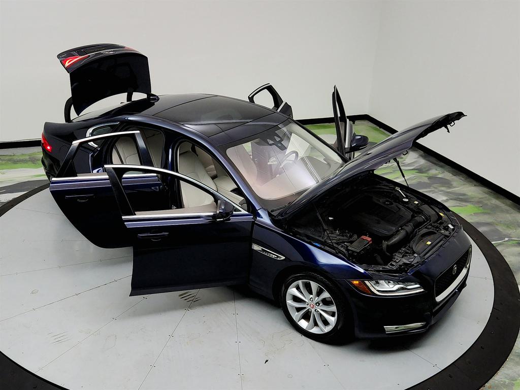 2018 Jaguar XF 25t Premium photo