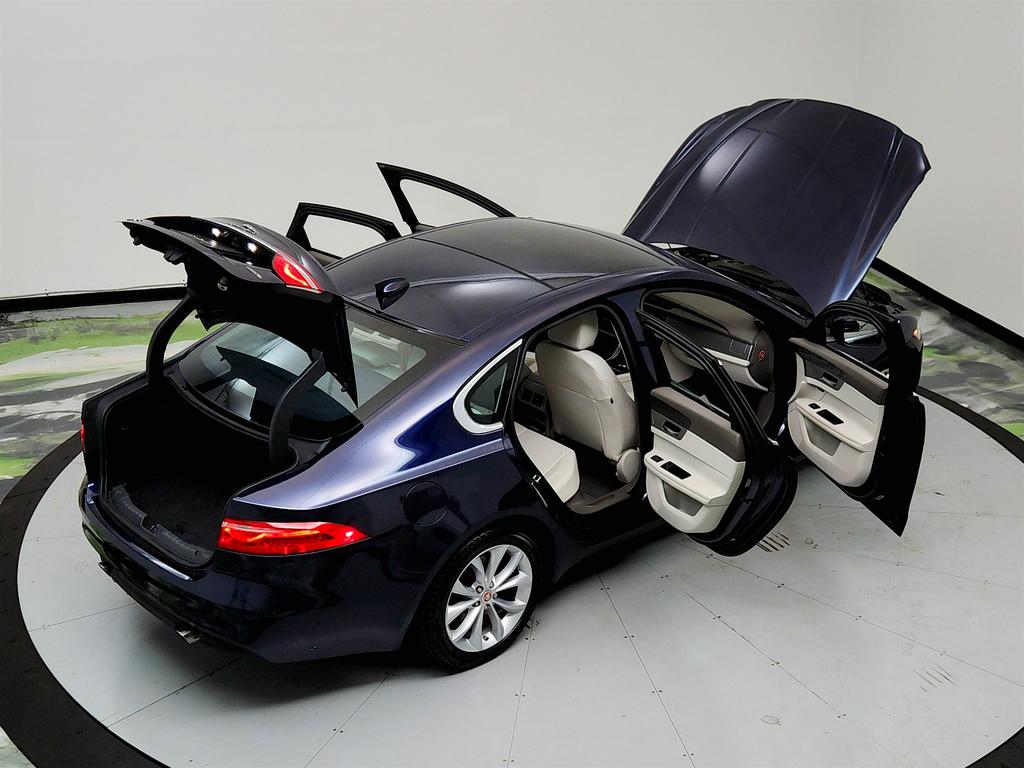 2018 Jaguar XF 25t Premium photo