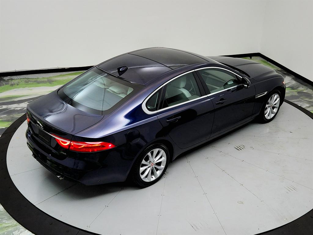 2018 Jaguar XF 25t Premium photo