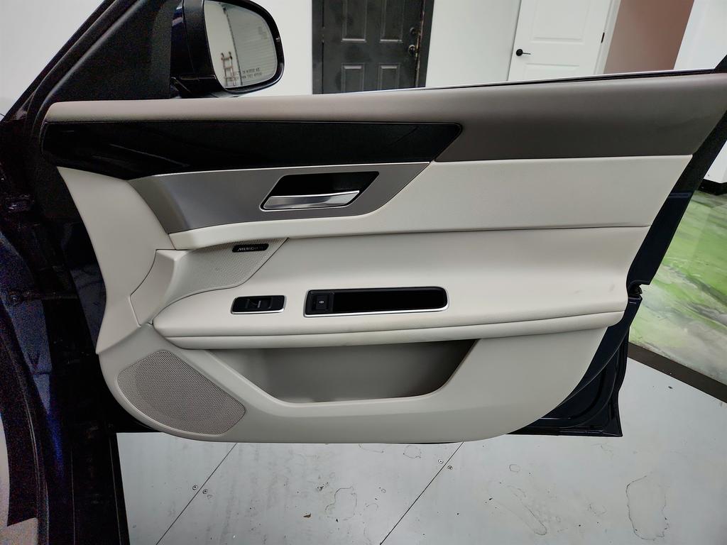 2018 Jaguar XF 25t Premium photo