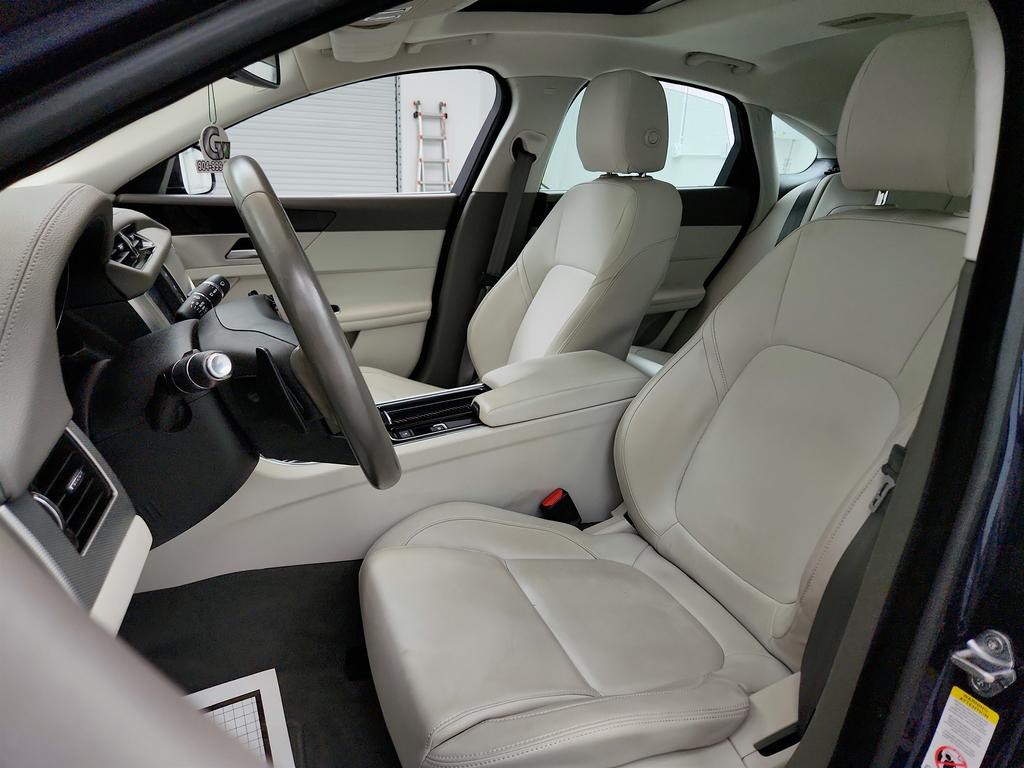 2018 Jaguar XF 25t Premium photo