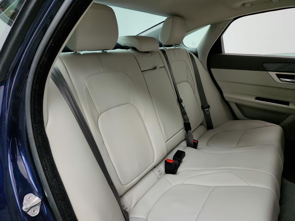 2018 Jaguar XF 25t Premium photo