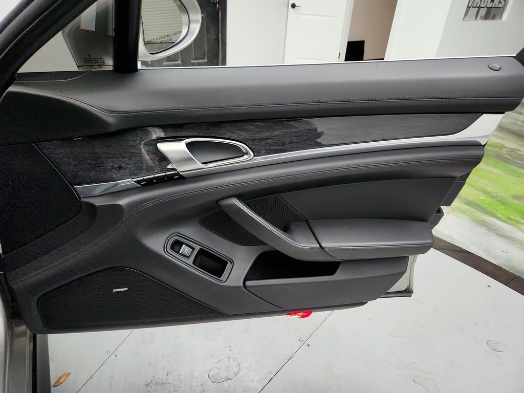 2010 Porsche Panamera S photo