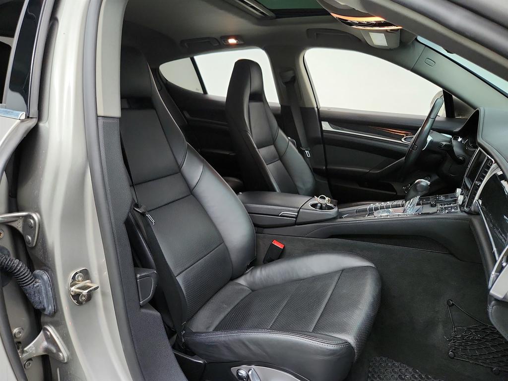 2010 Porsche Panamera S photo