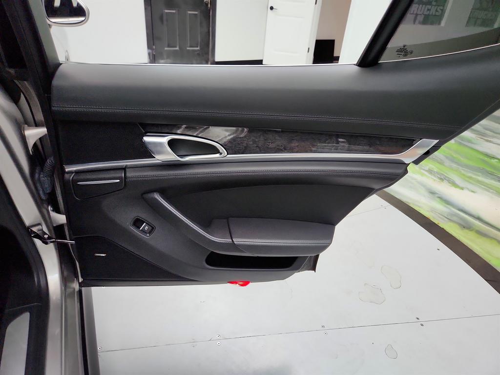 2010 Porsche Panamera S photo