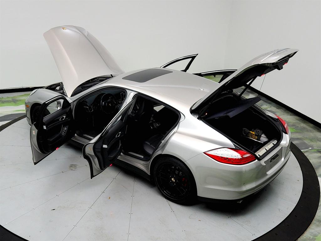 2010 Porsche Panamera S photo
