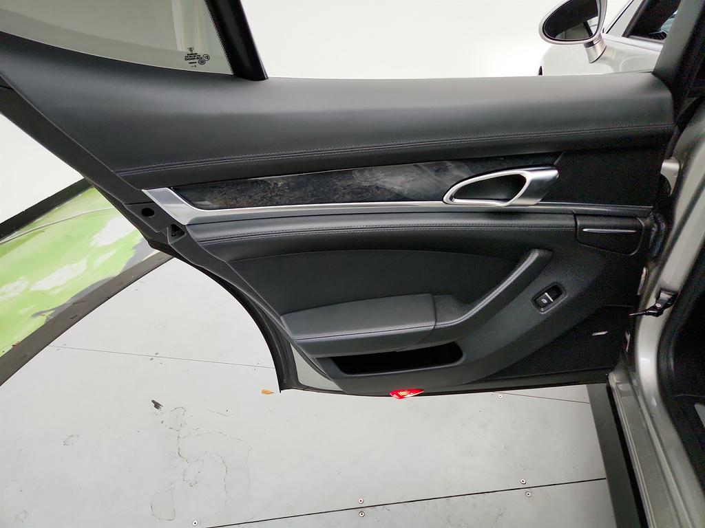 2010 Porsche Panamera S photo