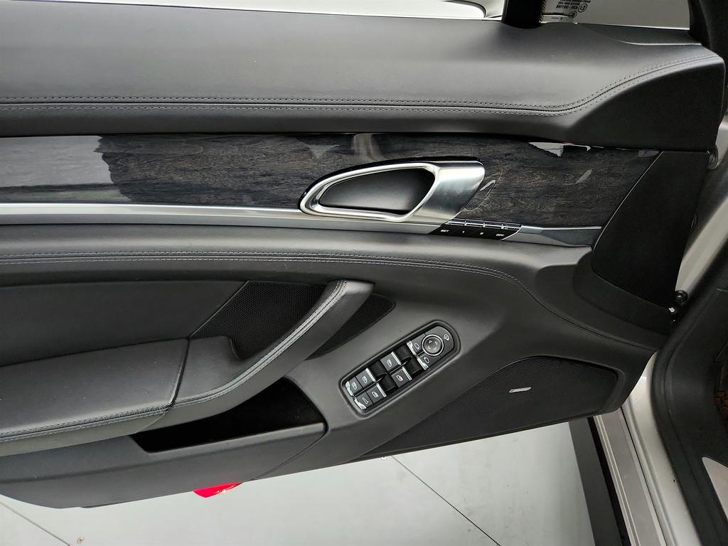 2010 Porsche Panamera S photo