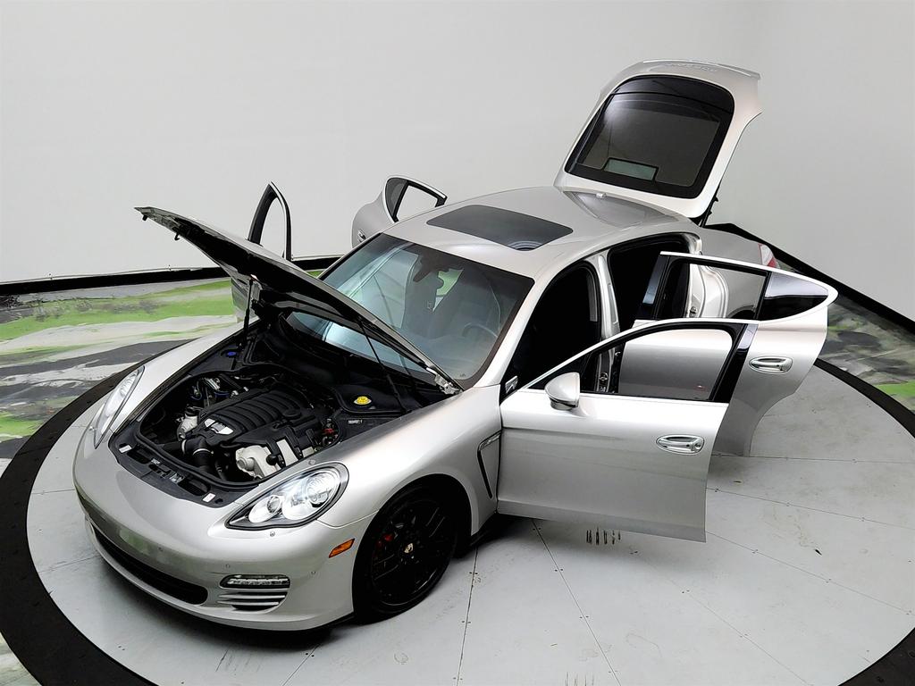 2010 Porsche Panamera S photo
