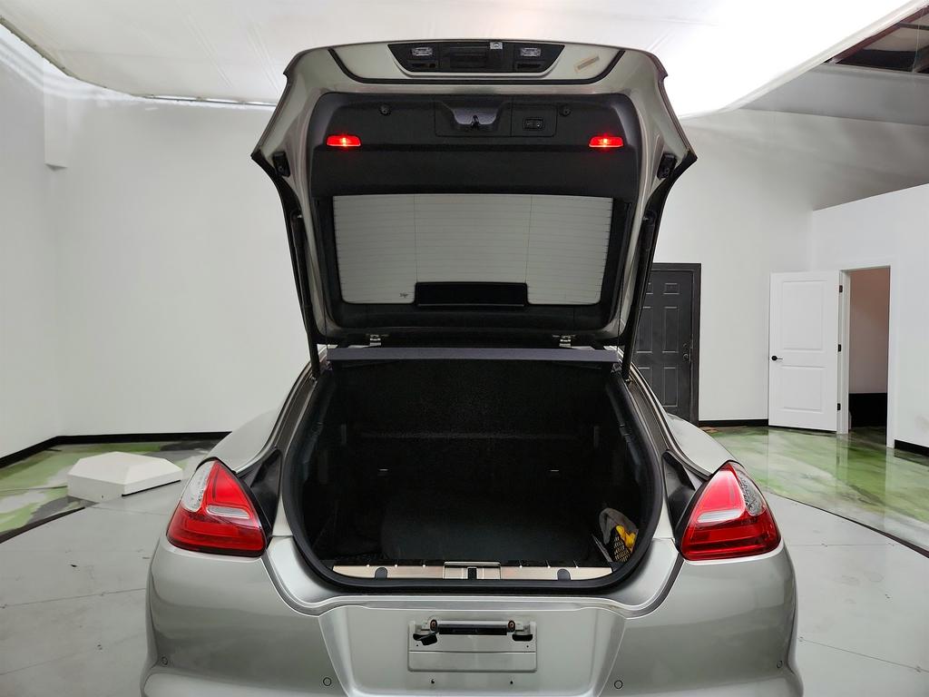 2010 Porsche Panamera S photo