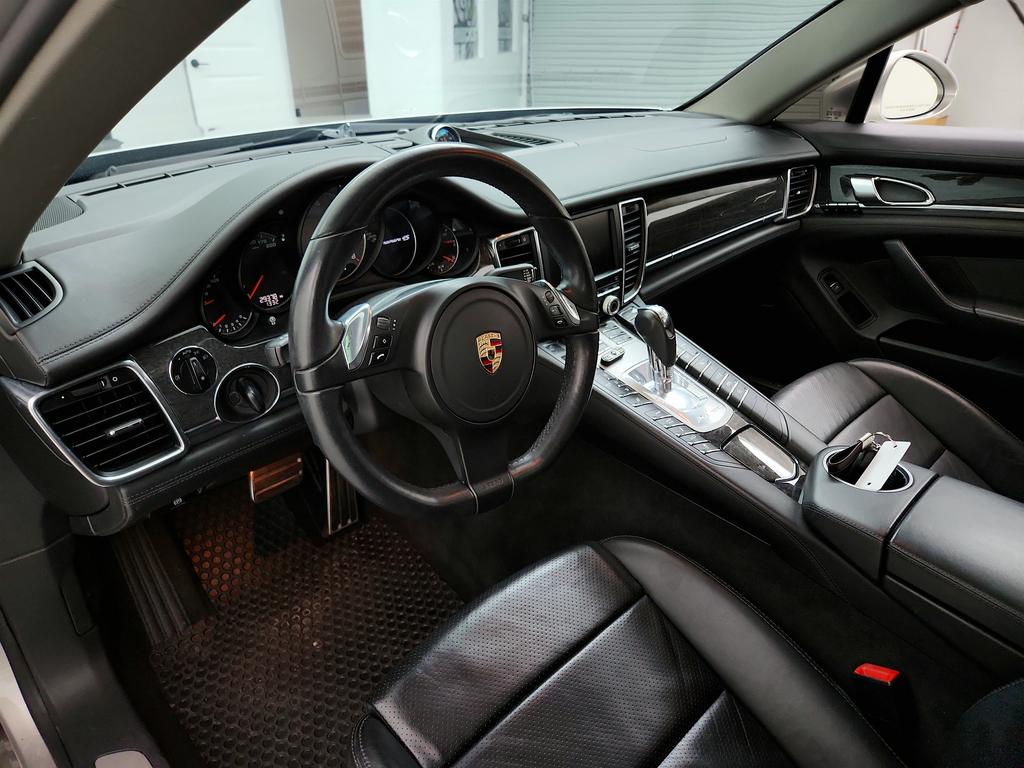 2010 Porsche Panamera S photo