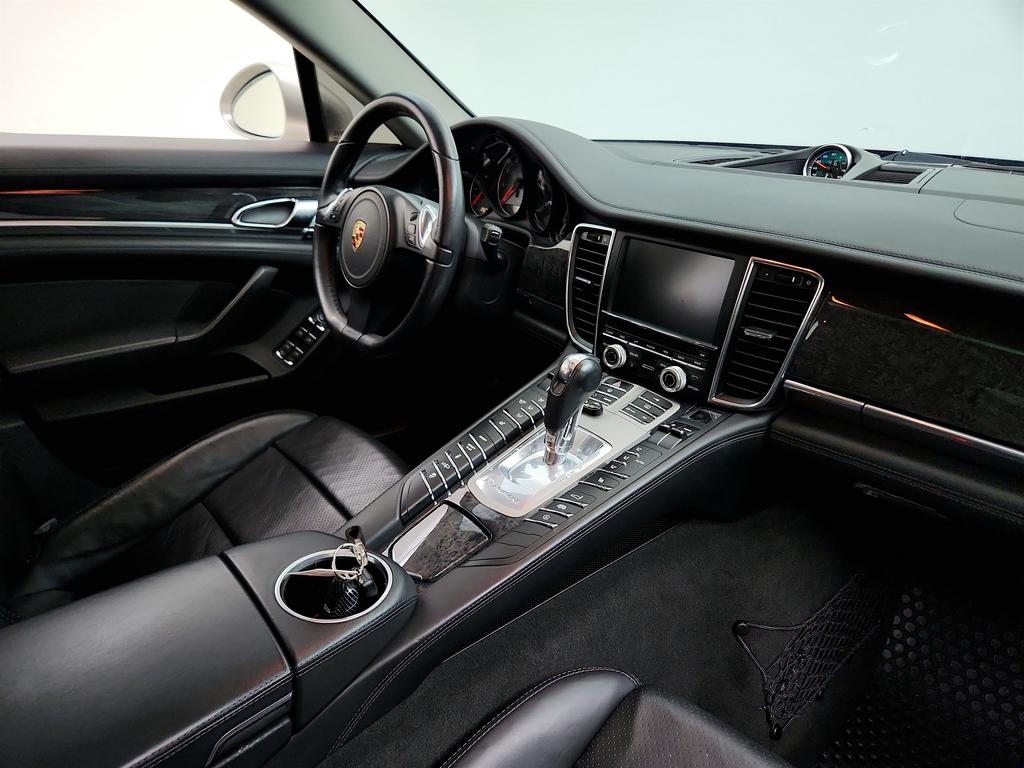 2010 Porsche Panamera S photo