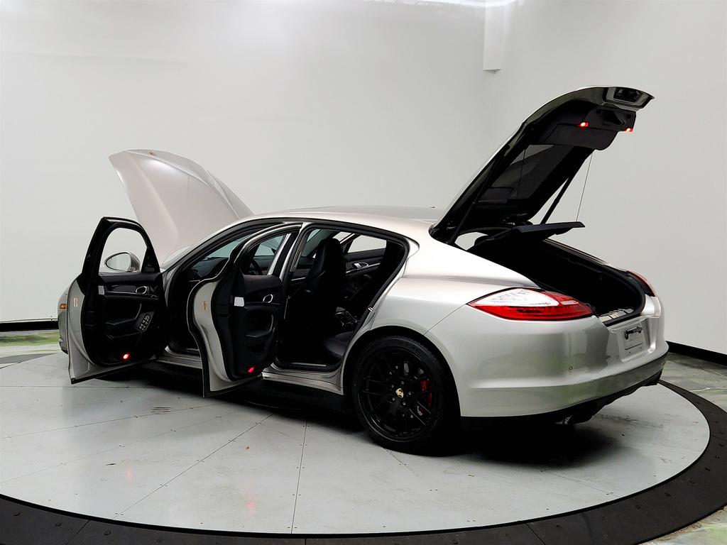 2010 Porsche Panamera S photo