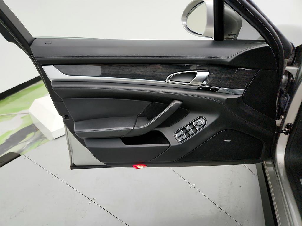 2010 Porsche Panamera S photo