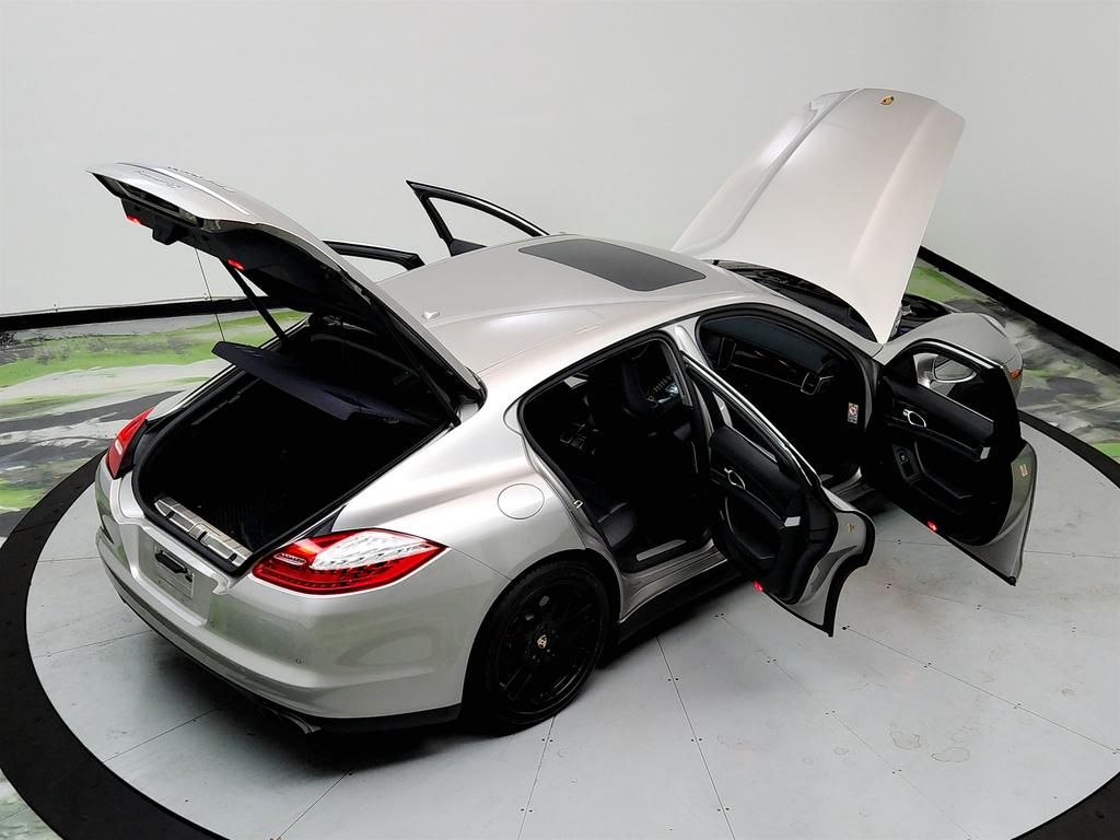 2010 Porsche Panamera S photo