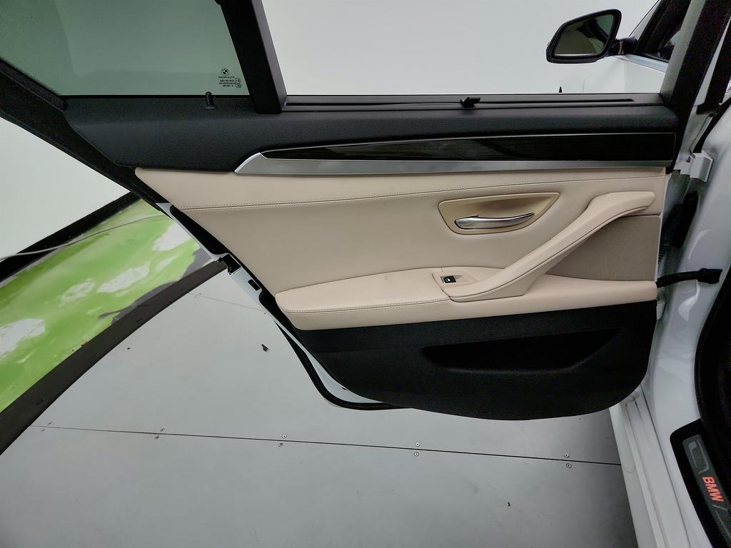 2016 BMW 5-Series 550xi photo