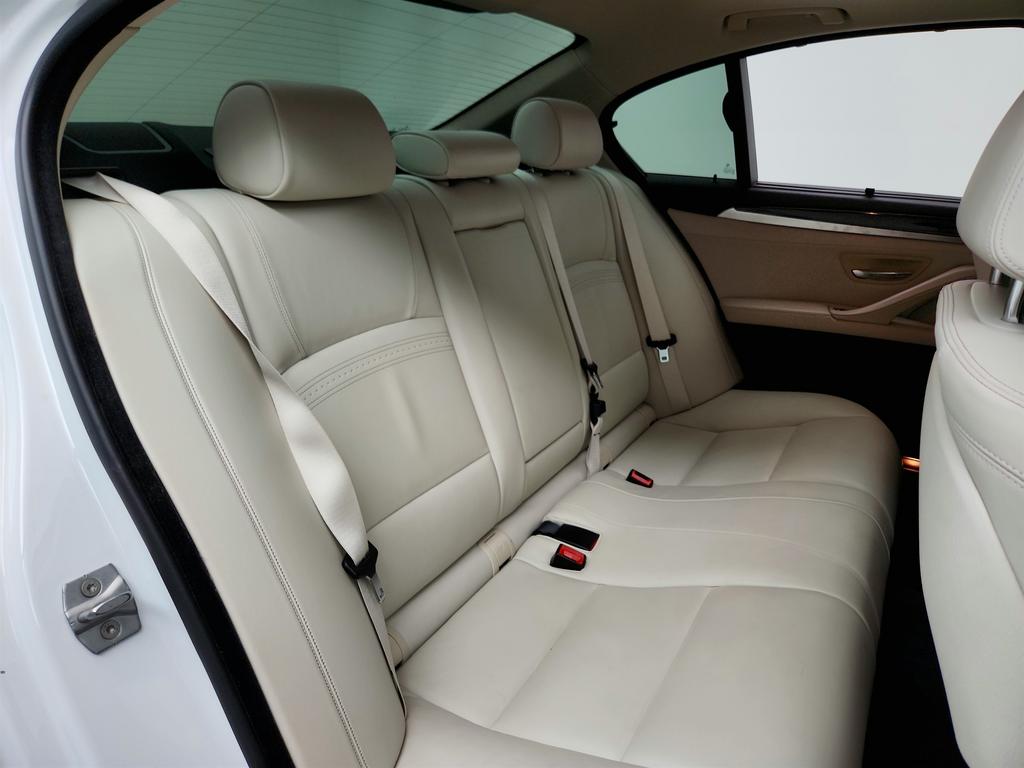 2016 BMW 5-Series 550xi photo