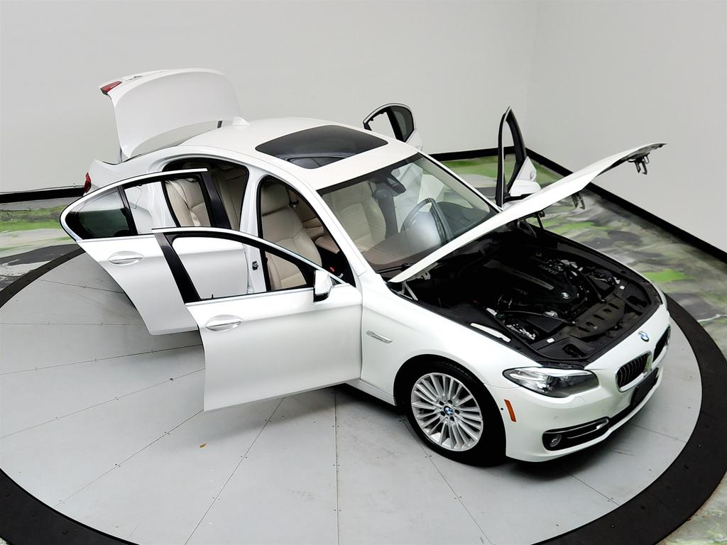 2016 BMW 5-Series 550xi photo