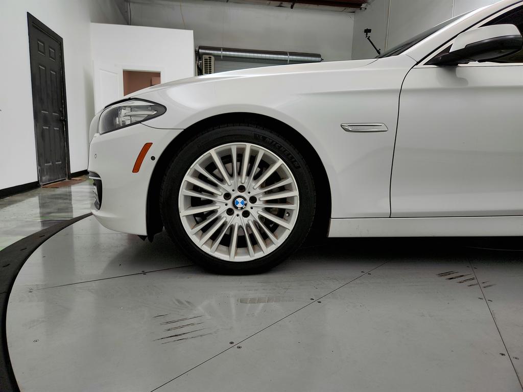 2016 BMW 5-Series 550xi photo
