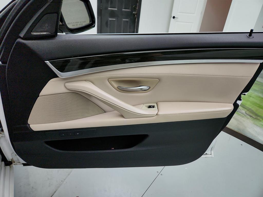 2016 BMW 5-Series 550xi photo