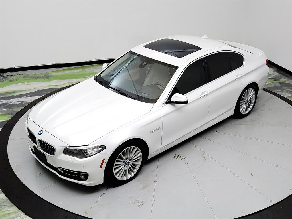 2016 BMW 5-Series 550xi photo