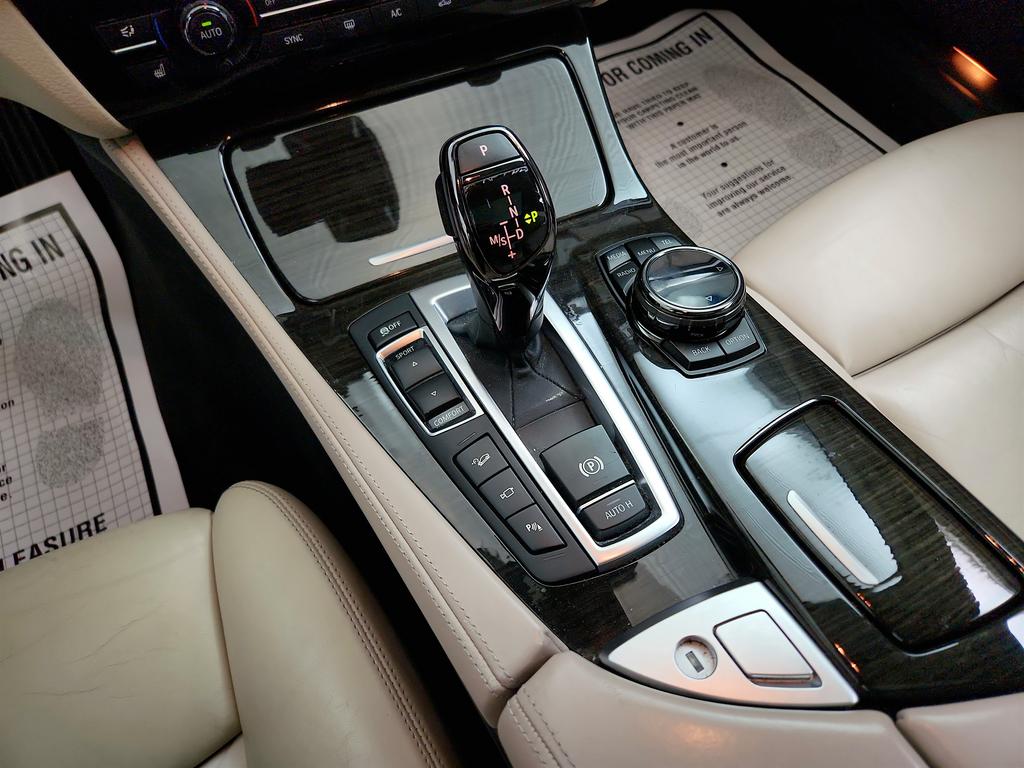 2016 BMW 5-Series 550xi photo