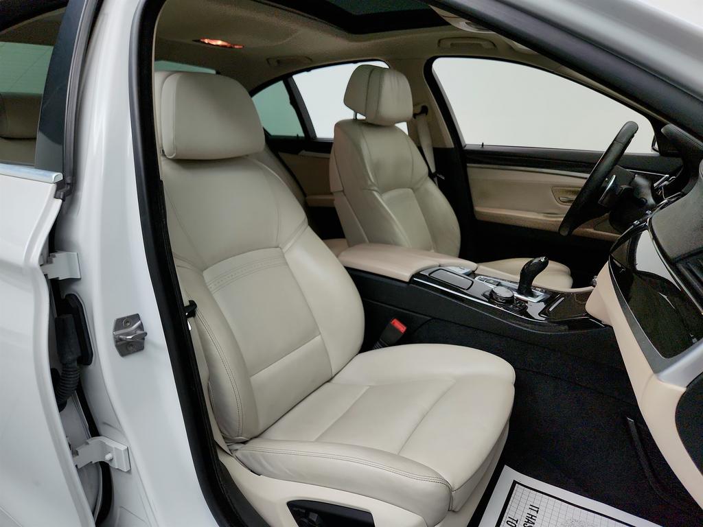 2016 BMW 5-Series 550xi photo