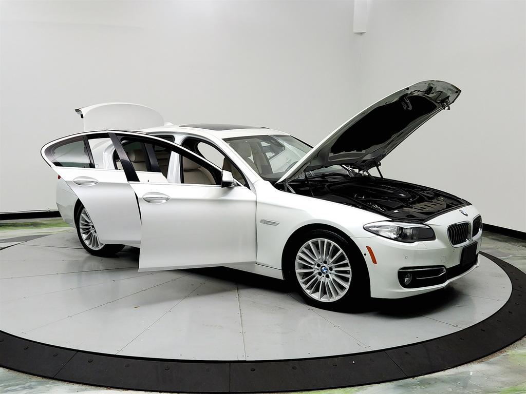 2016 BMW 5-Series 550xi photo