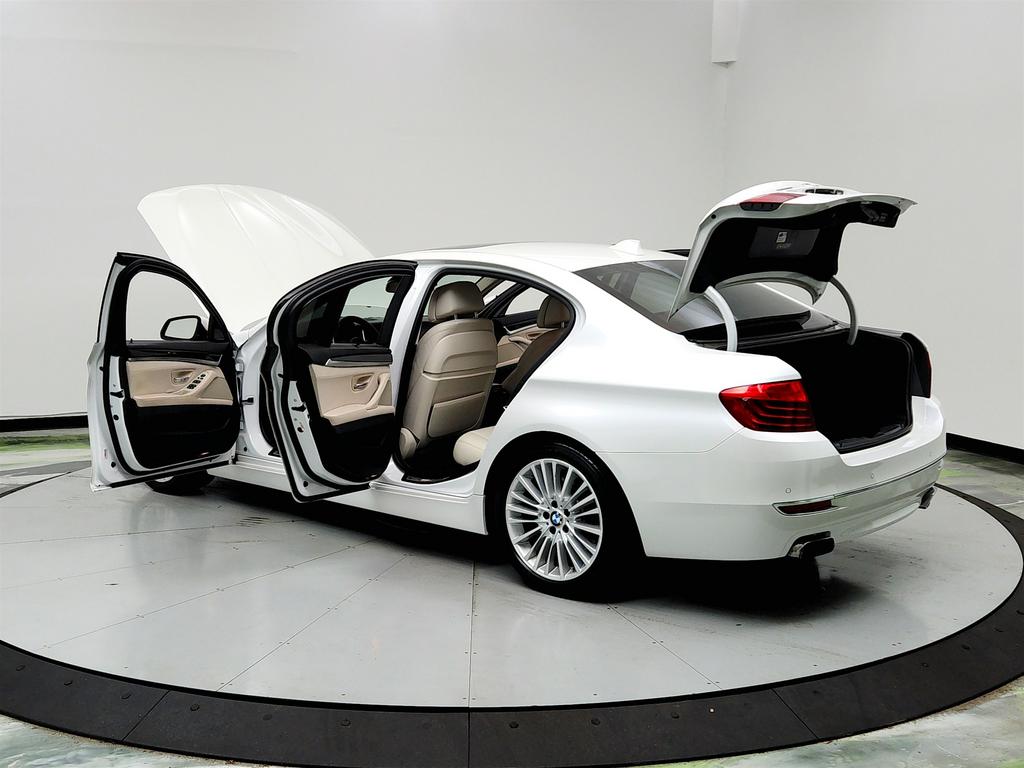 2016 BMW 5-Series 550xi photo