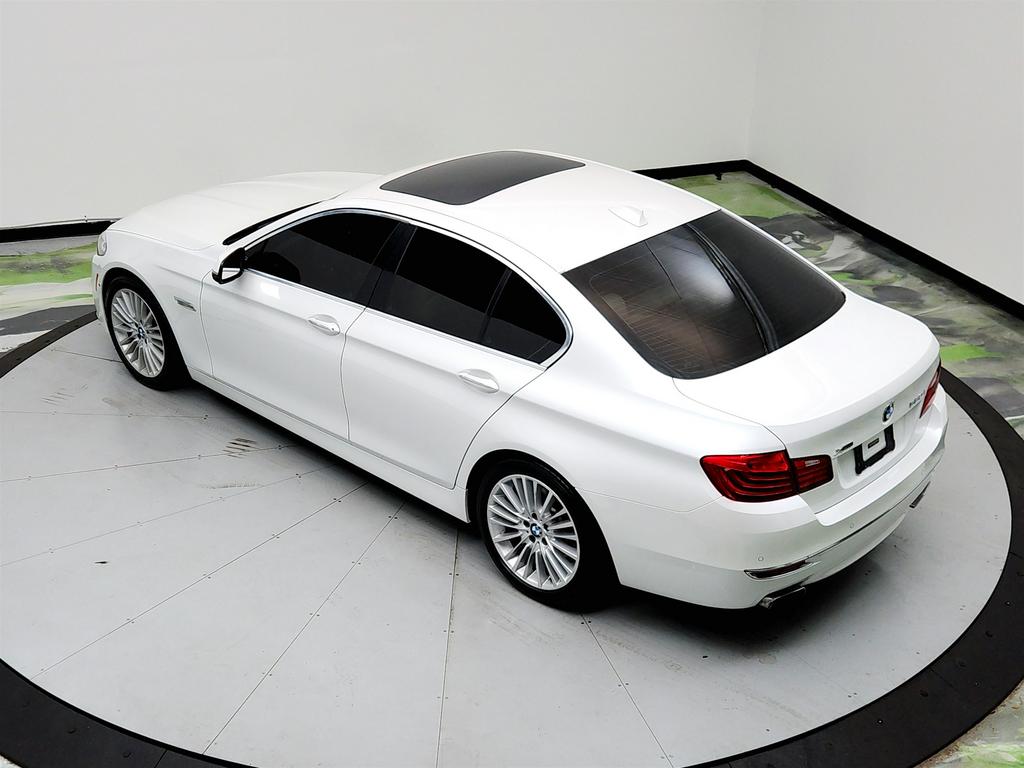 2016 BMW 5-Series 550xi photo
