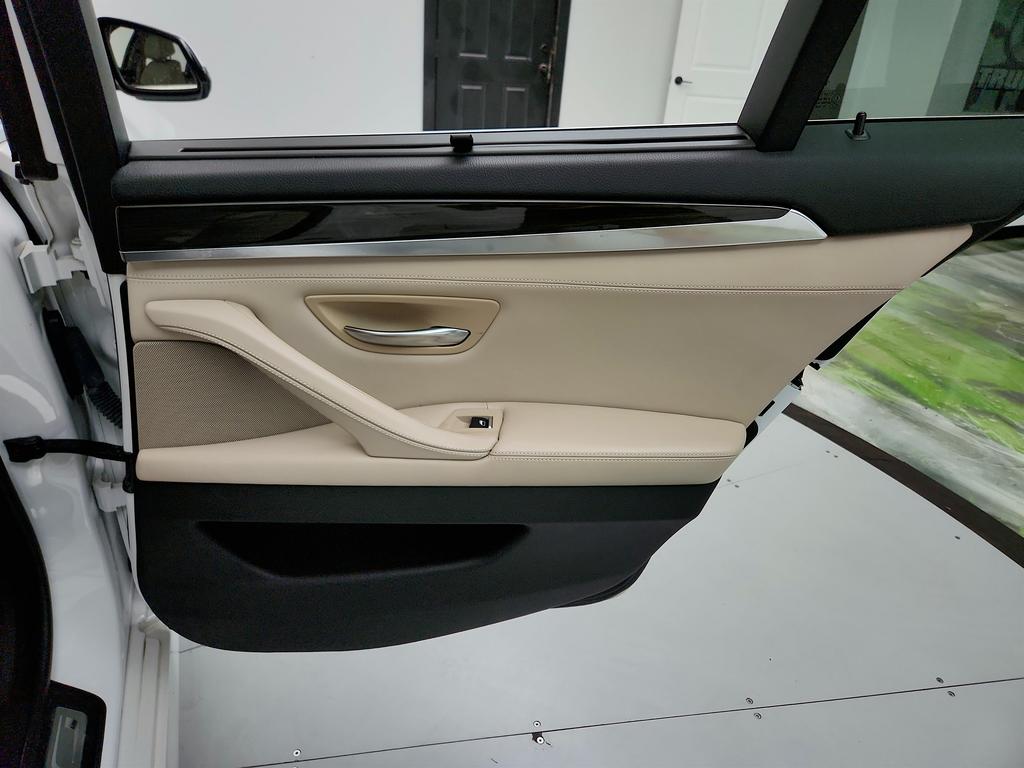 2016 BMW 5-Series 550xi photo