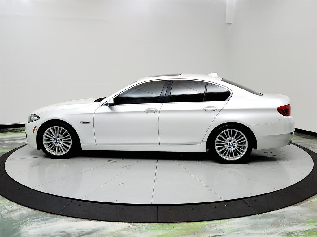2016 BMW 5-Series 550xi photo
