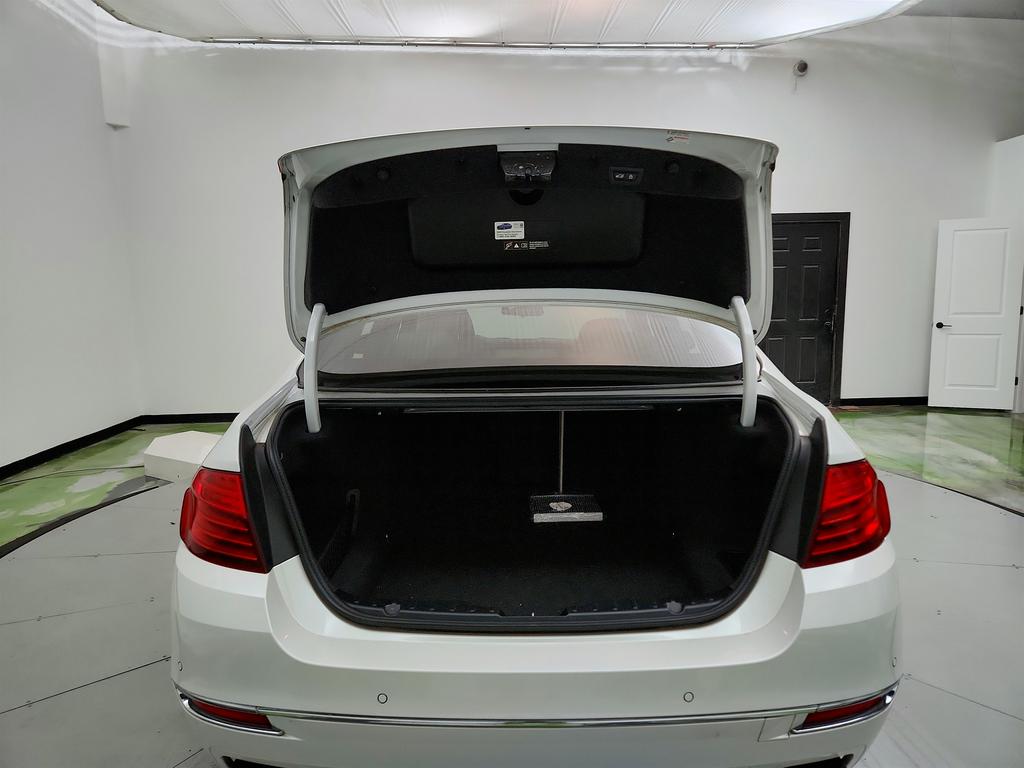 2016 BMW 5-Series 550xi photo