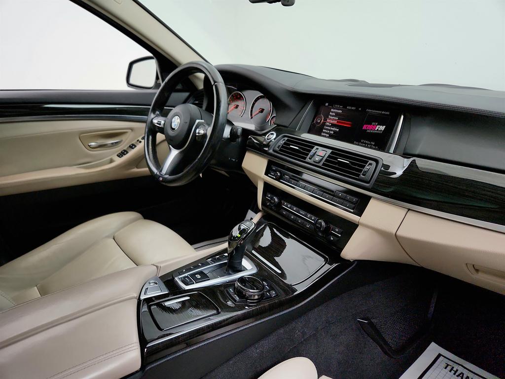 2016 BMW 5-Series 550xi photo