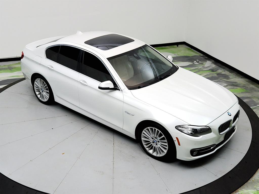 2016 BMW 5-Series 550xi photo