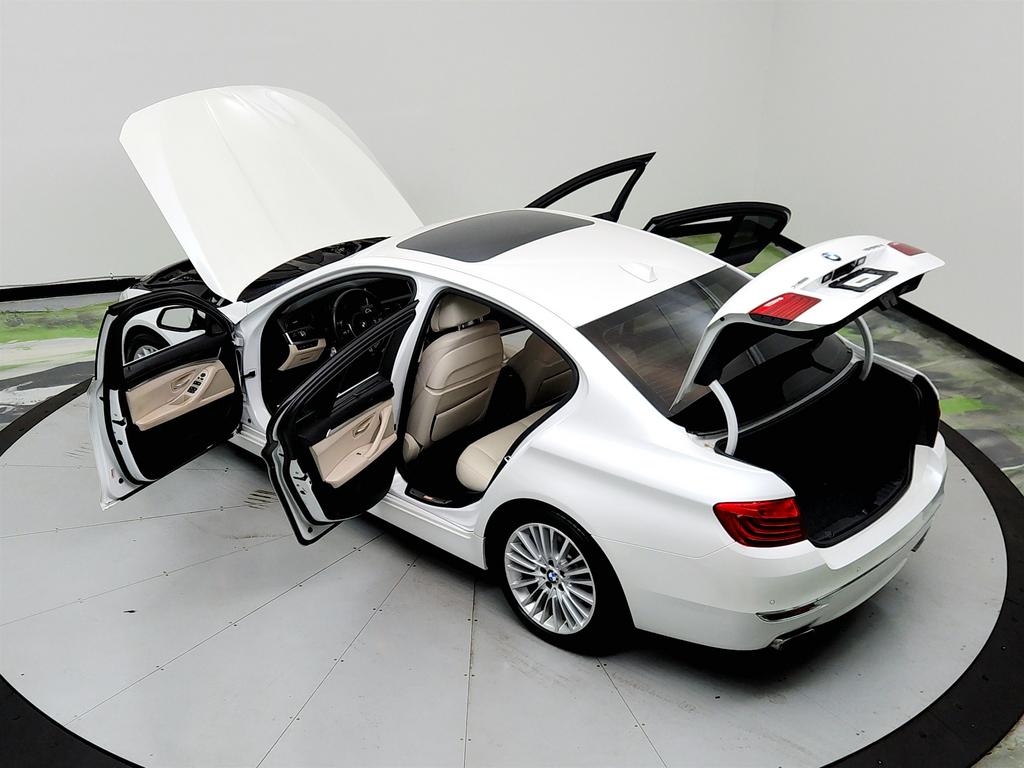 2016 BMW 5-Series 550xi photo