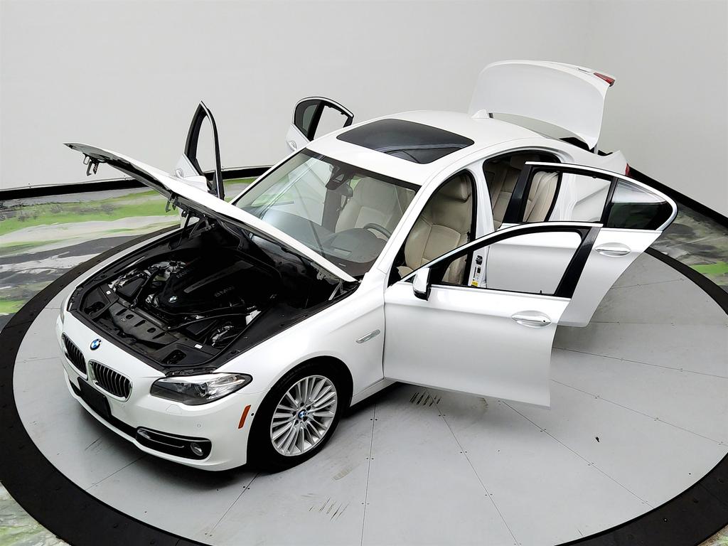 2016 BMW 5-Series 550xi photo