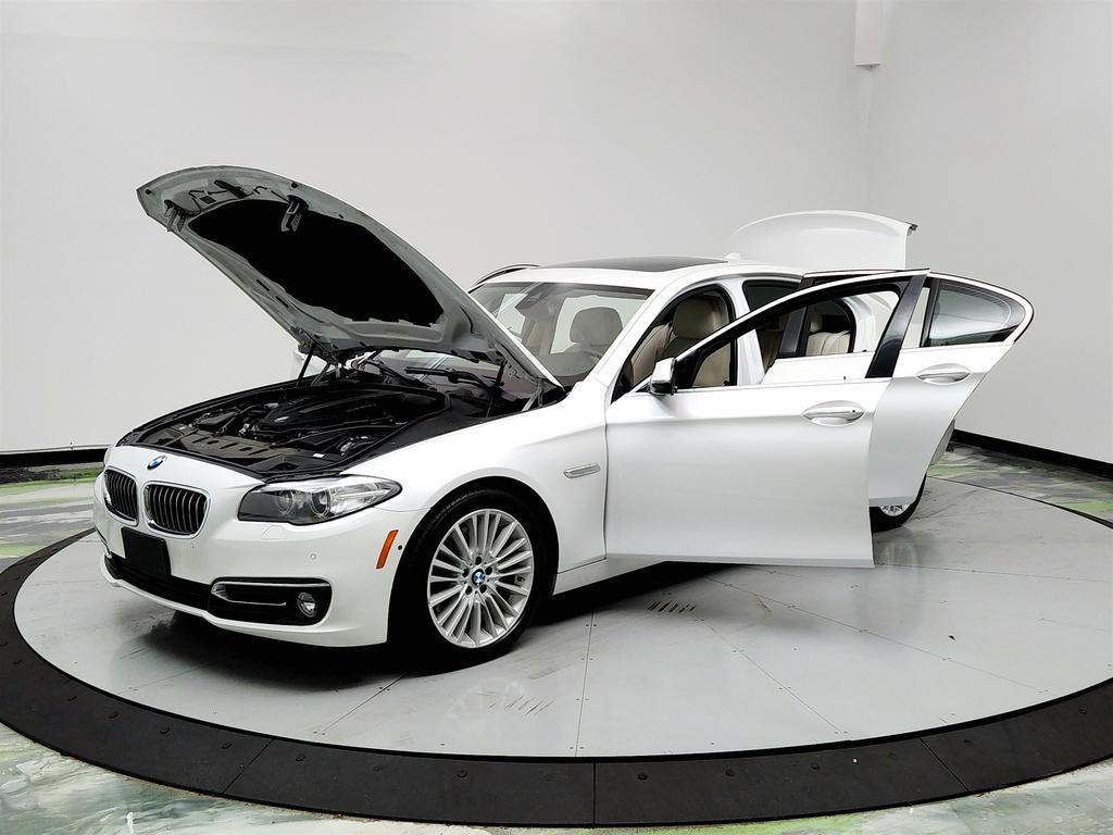 2016 BMW 5-Series 550xi photo