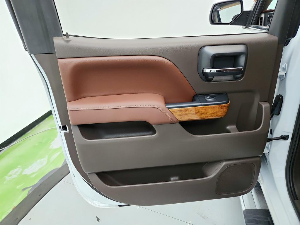 2017 Chevrolet Silverado 1500 High Country photo