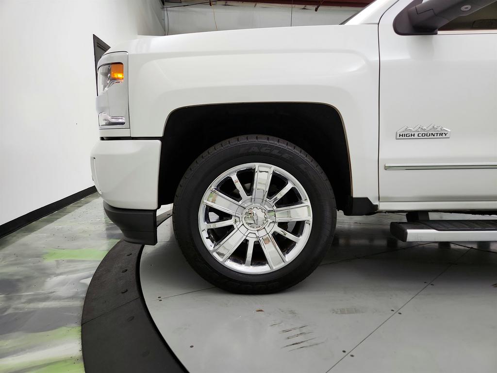2017 Chevrolet Silverado 1500 High Country photo