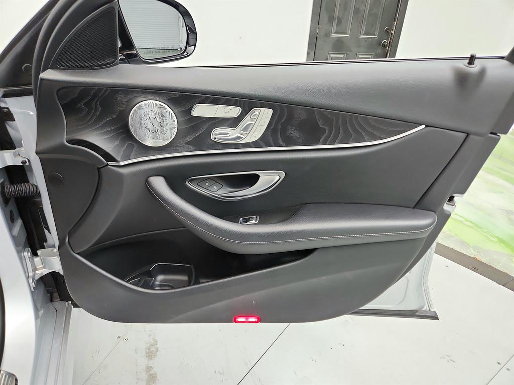 2018 Mercedes-Benz E-Class E400 photo